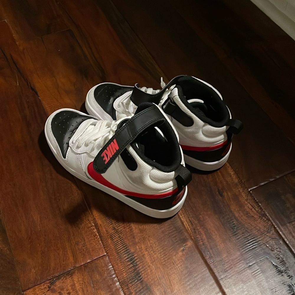 Brand Is Nike And used For 5 Days.Warning! These Shoes Get Creased Easily!